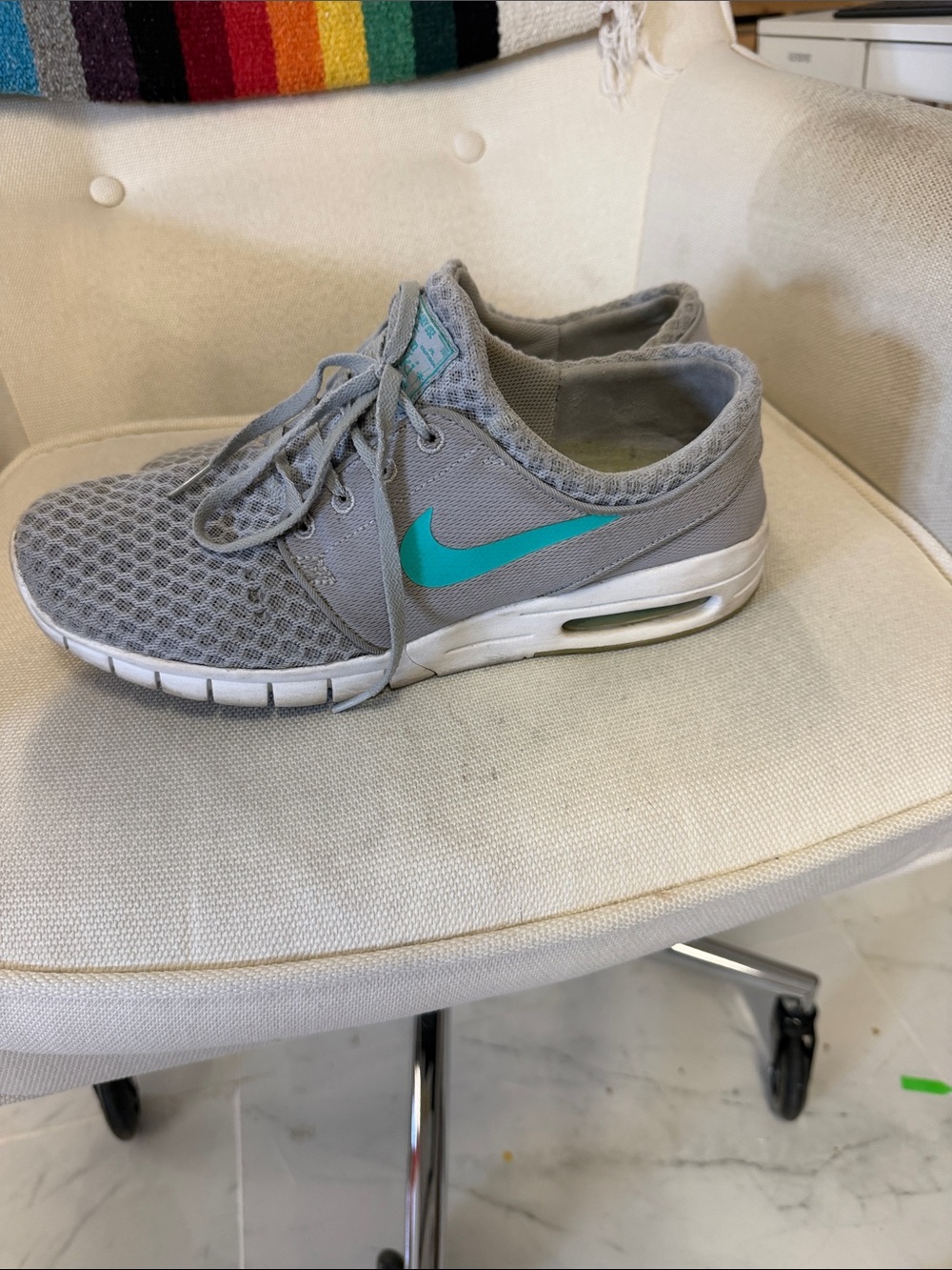 Nike Men’s Gray Sneaker with Teal Swoosh